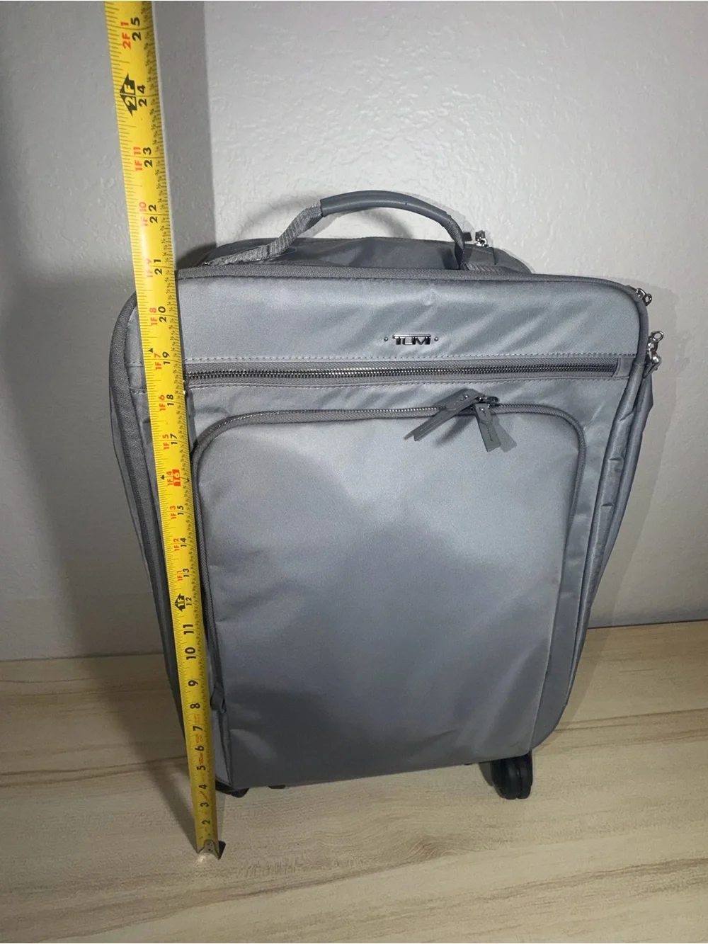 TUMI Voyageur Leger International Expandable 4 Wheel Carry On Suitcase Grey 22